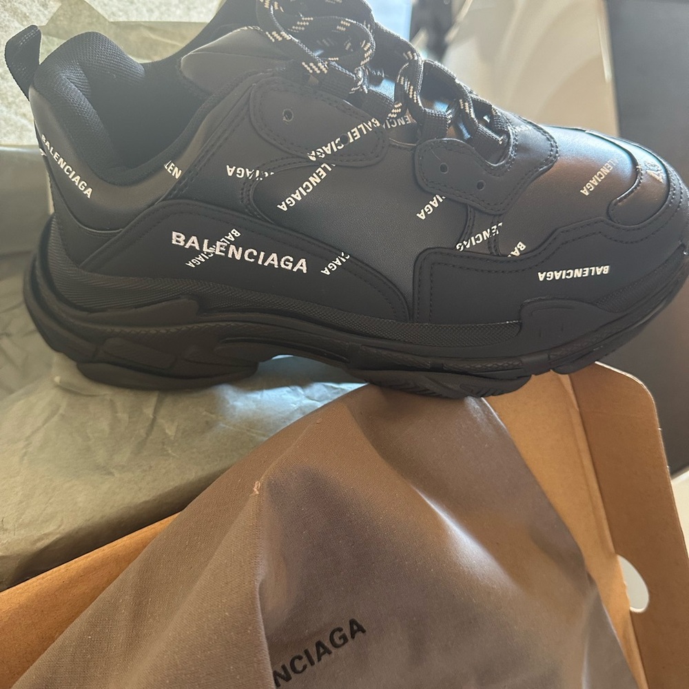 Balenciaga Men's Black Sneakers - Picture 3 of 6